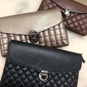 *PRICE DROP* NWOT - Multi-pocket Clutch